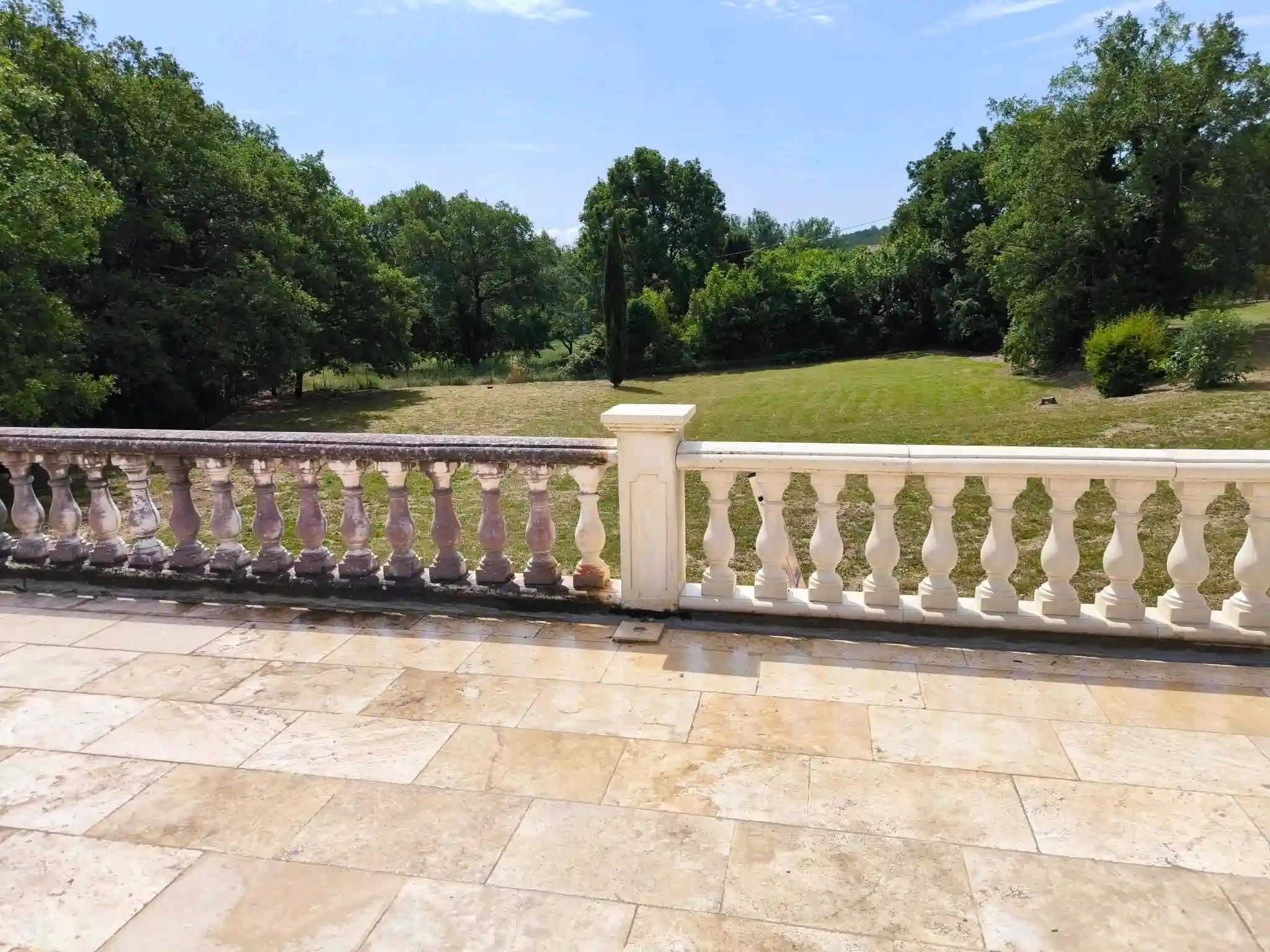 Nettoyage rambarde avant/après — Fayence