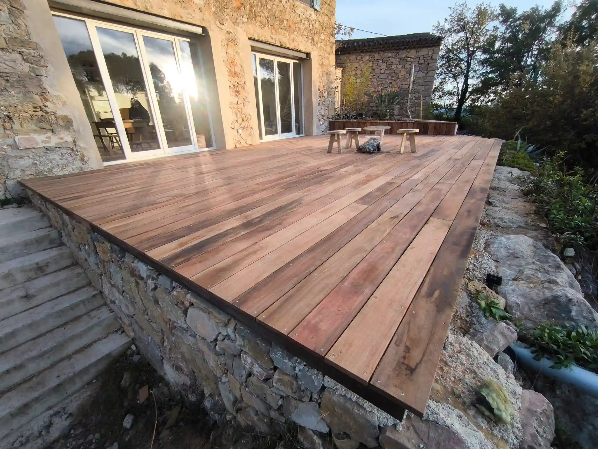 Terrasse bois exotique finie 2 — Fayence