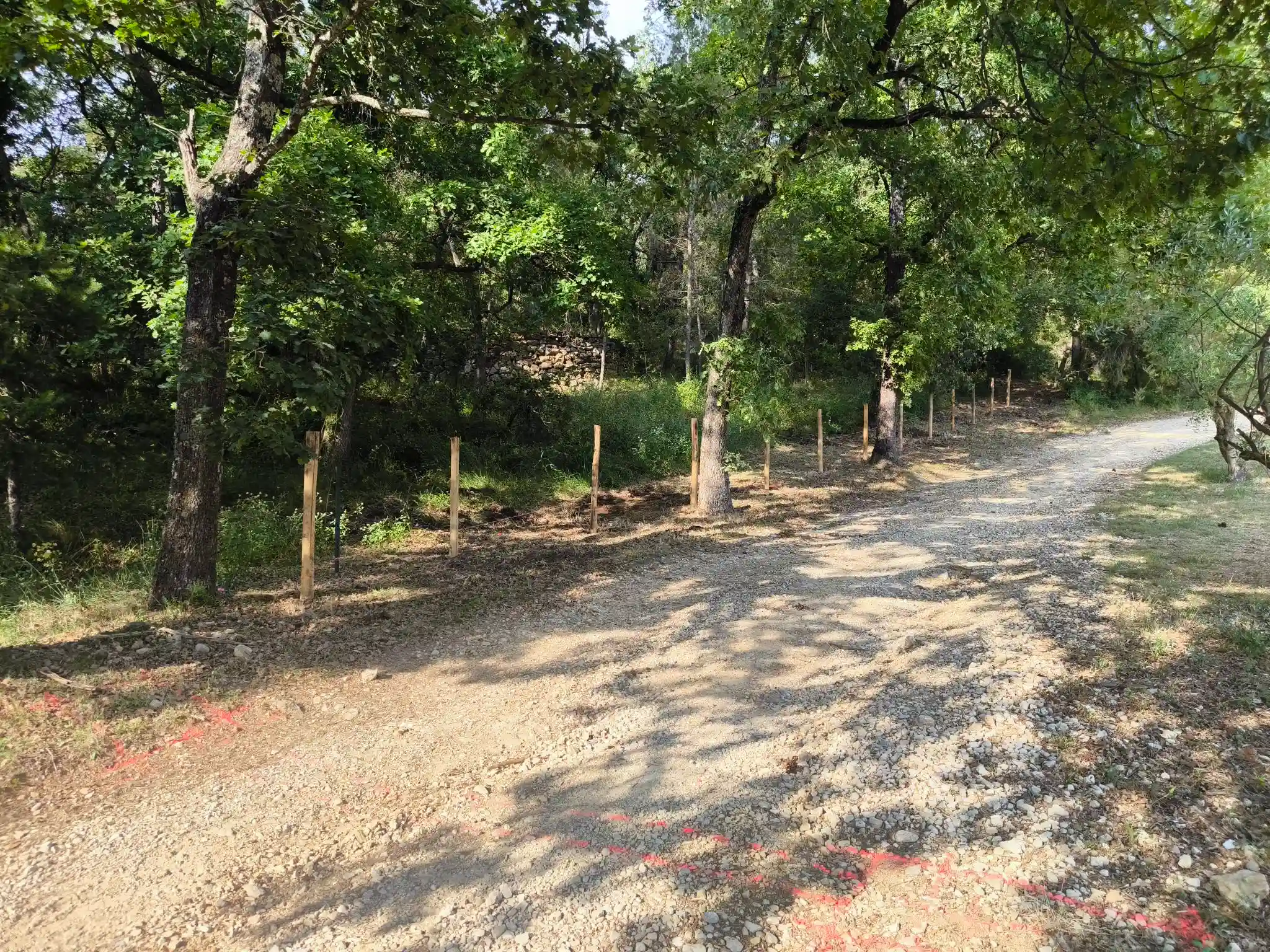 Avant montage poteau — Tourrettes