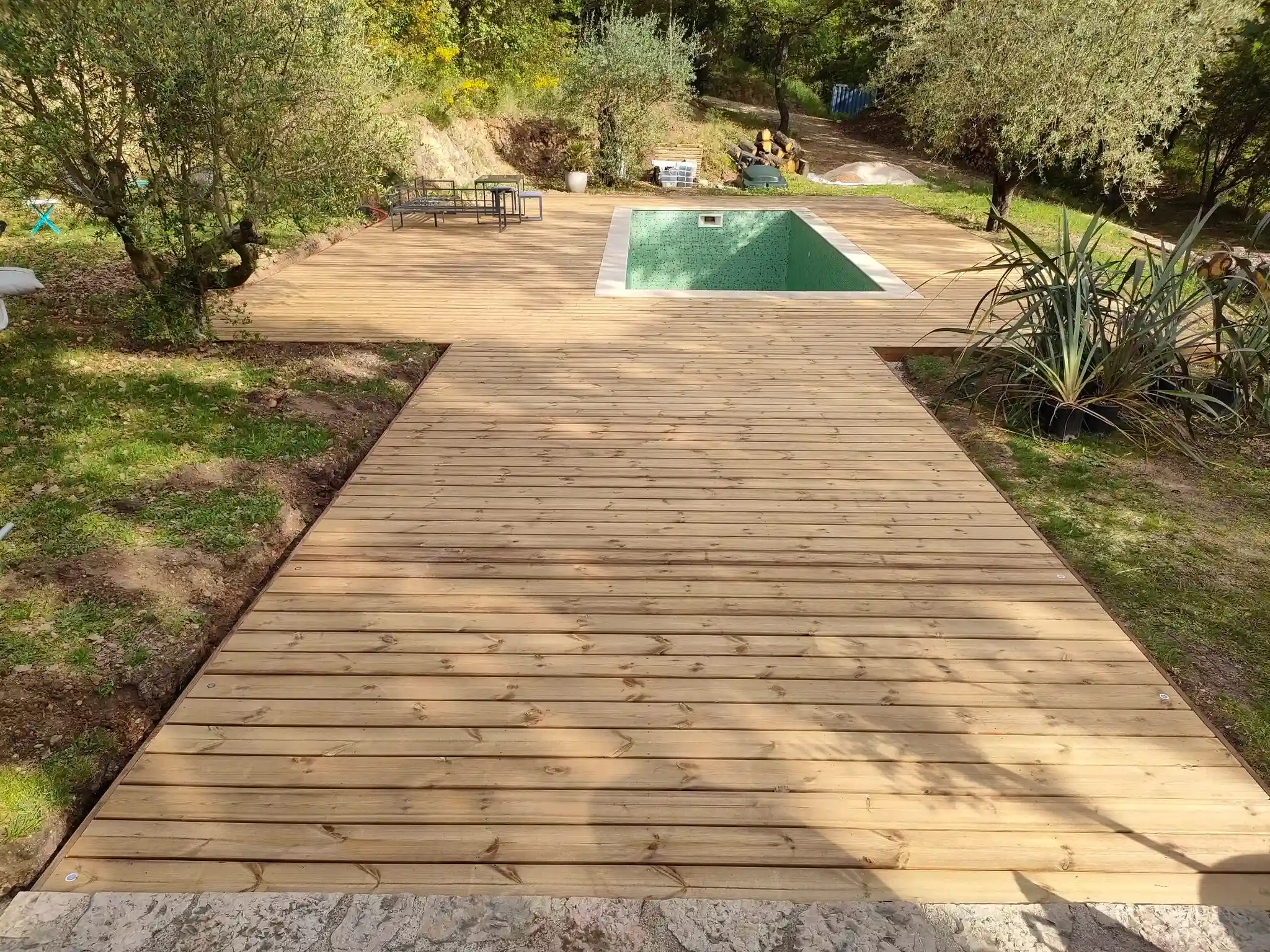 Terrasse bois finie — Tourrettes