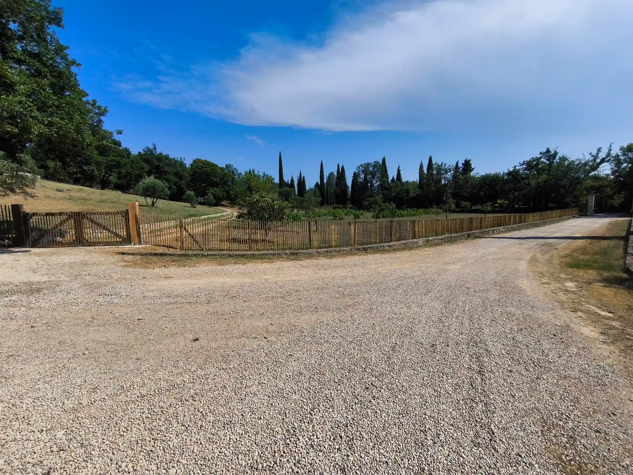 Ganivelle vue d'ensemble — Tourrettes