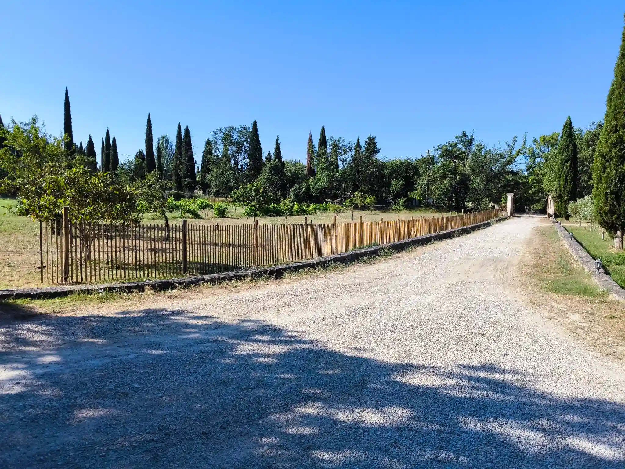 Portails + ganivelle fini — Tourrettes